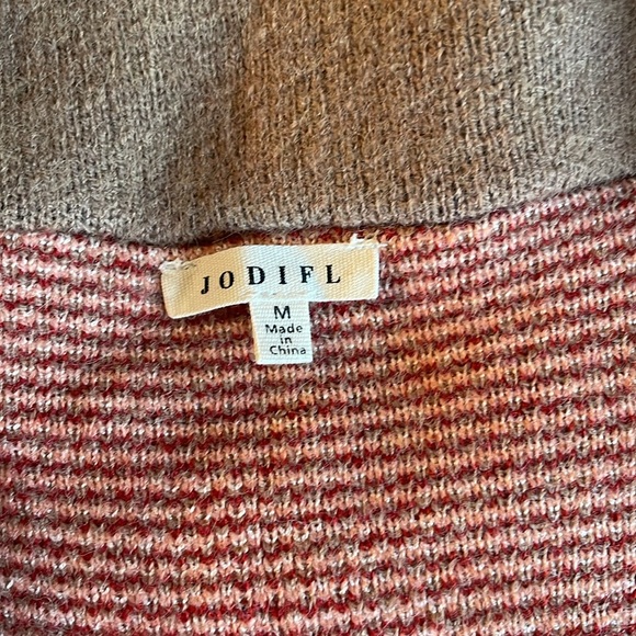 Beautiful new without tags JODIFL open cardigan with fringe. Size medium. - Picture 3 of 4